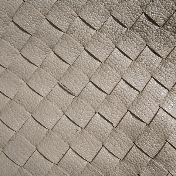 NWT Sondra Roberts Squared bag, cream color - Picture 4 of 16